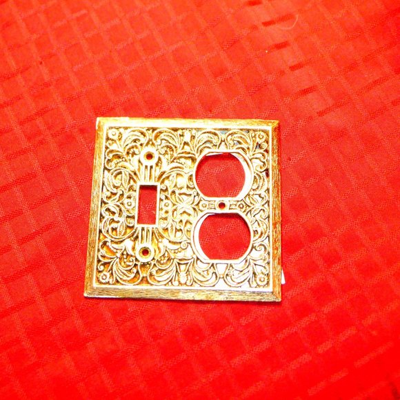 Beautiful it IS!  VINTAGE ~ Plug in / Light Switch in One - Picture 1 of 1